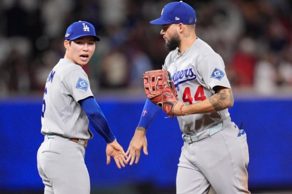 벤치 지키던 김혜성 드디어 가을야구 데뷔 다저스, 3연패 향해 NLCS 선착