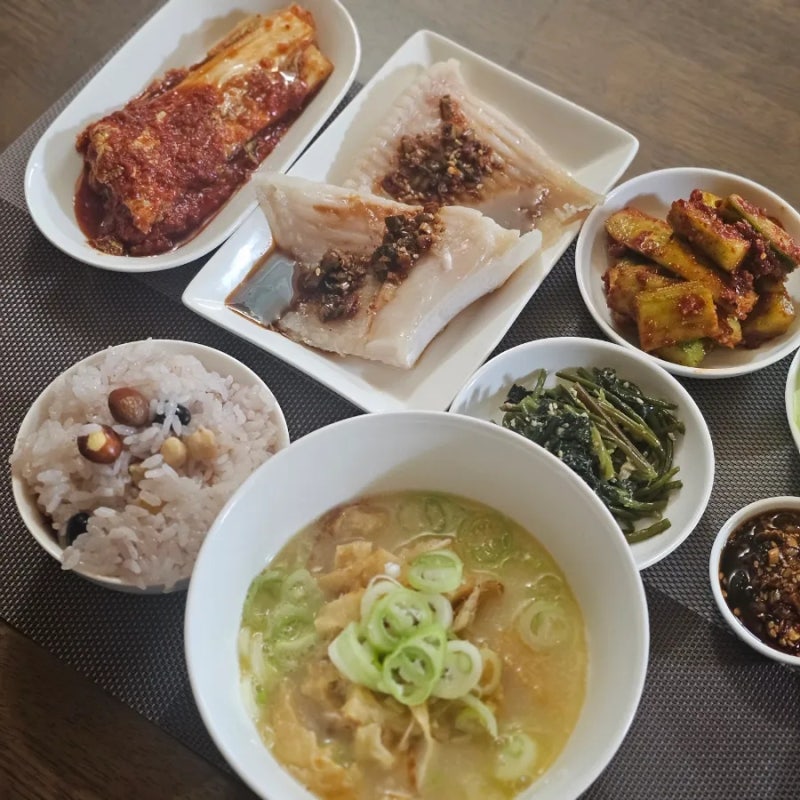 [2026.10.07]아침밥상/황태국/콩밥/오이무침/양배추쌈/가오리날개찜/저녁밥상/오징어덮밥/갈비....