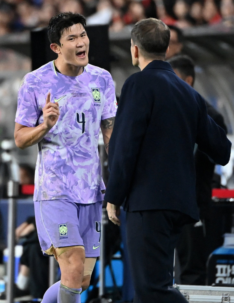 한국 축구, 이대로 괜찮을까요? 김민재 축구화 투척과 황인범 눈물의 진짜 이유