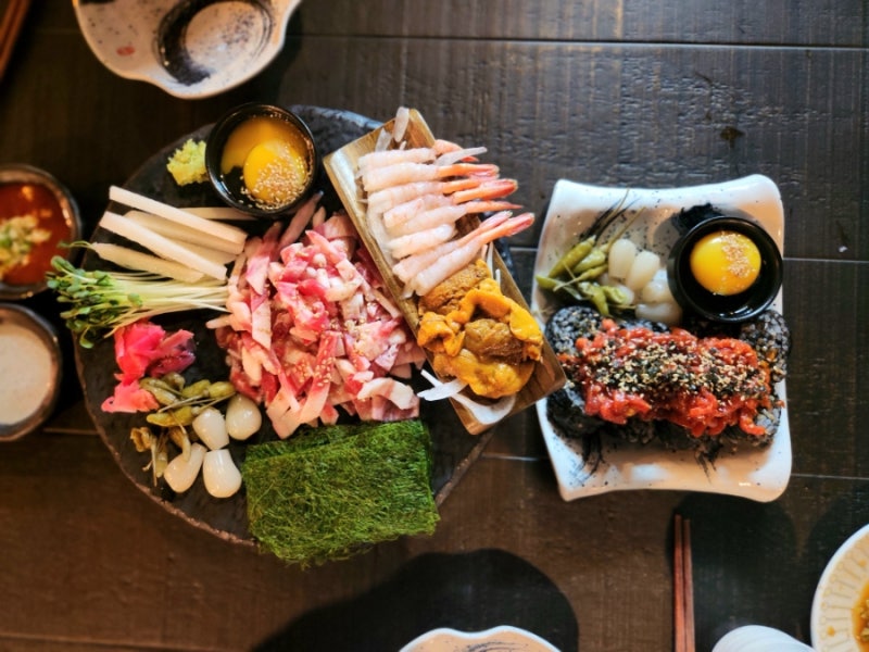 [서울/마포] 데이트코스로 추천하고싶은 신선한 육회 우니 맛집 홍대술집 우깃