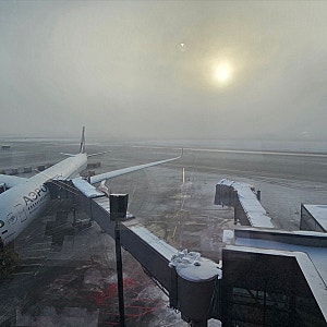 모스크바 드론 공습, 2명 사망·공항 200편 차질