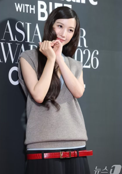 문가영 샤넬 룩, 이 허리선까지 따라 입을 수 있겠어?