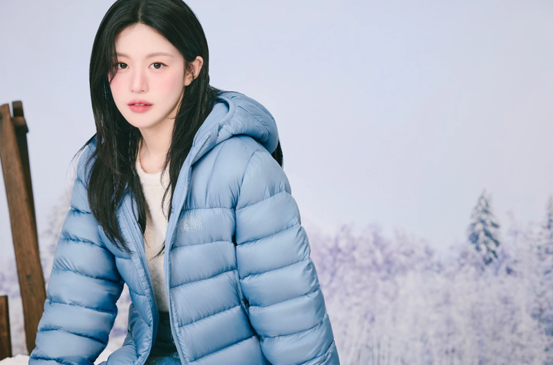 “왜 이렇게 비싸 보이지?” 고윤정 겨울 화보 패딩, 실제 가격 확인해보니