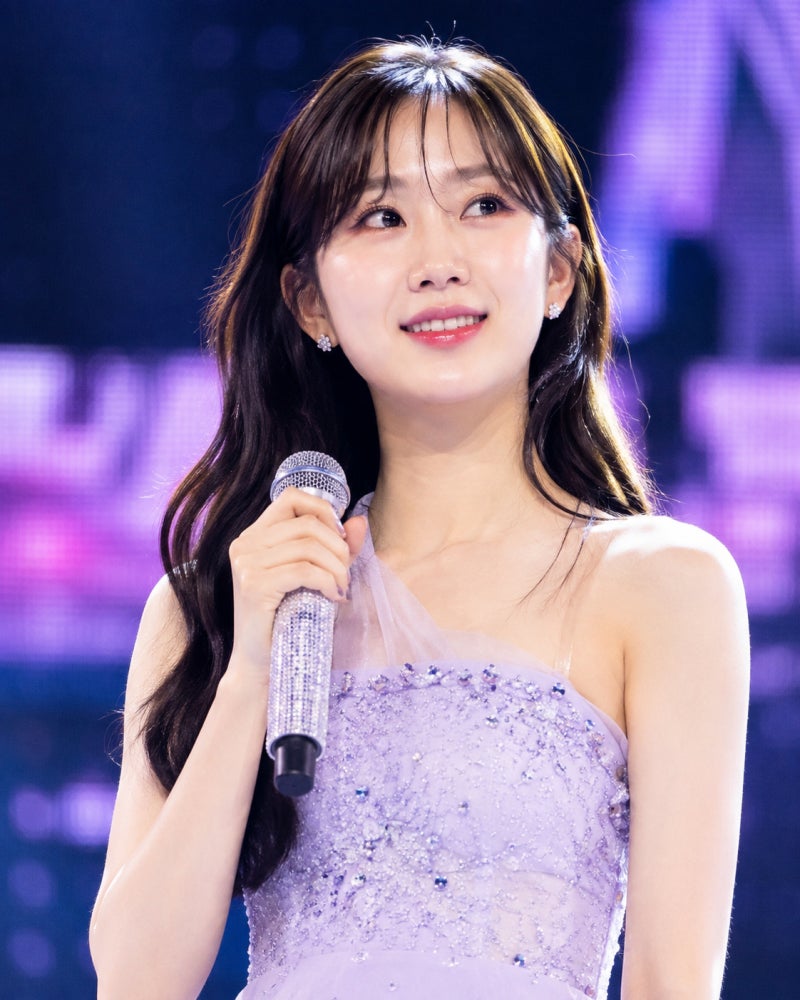 장윤정·설운도까지 힘 보탰다.. 전유진 첫 정규앨범 12곡, 어떤 곡 담겼길래
