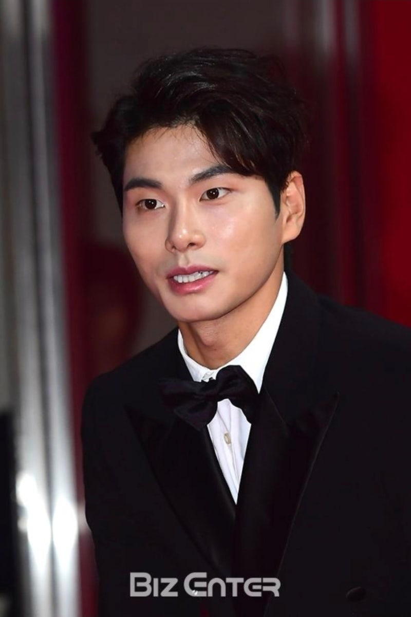이이경 결국 방송 복귀한다…놀면 뭐하니 하차 후 '형수다3' MC 확정, 사생활 논란 근황은?