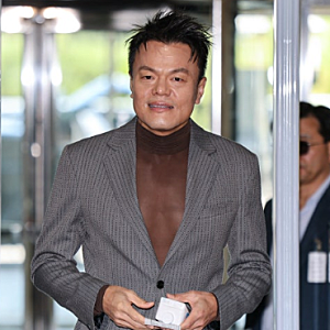 비닐바지 이어 이번엔 국감 시스루패션?…박진영, 역대급 파격 국감 패션에 쏟아진 반응 (+브....