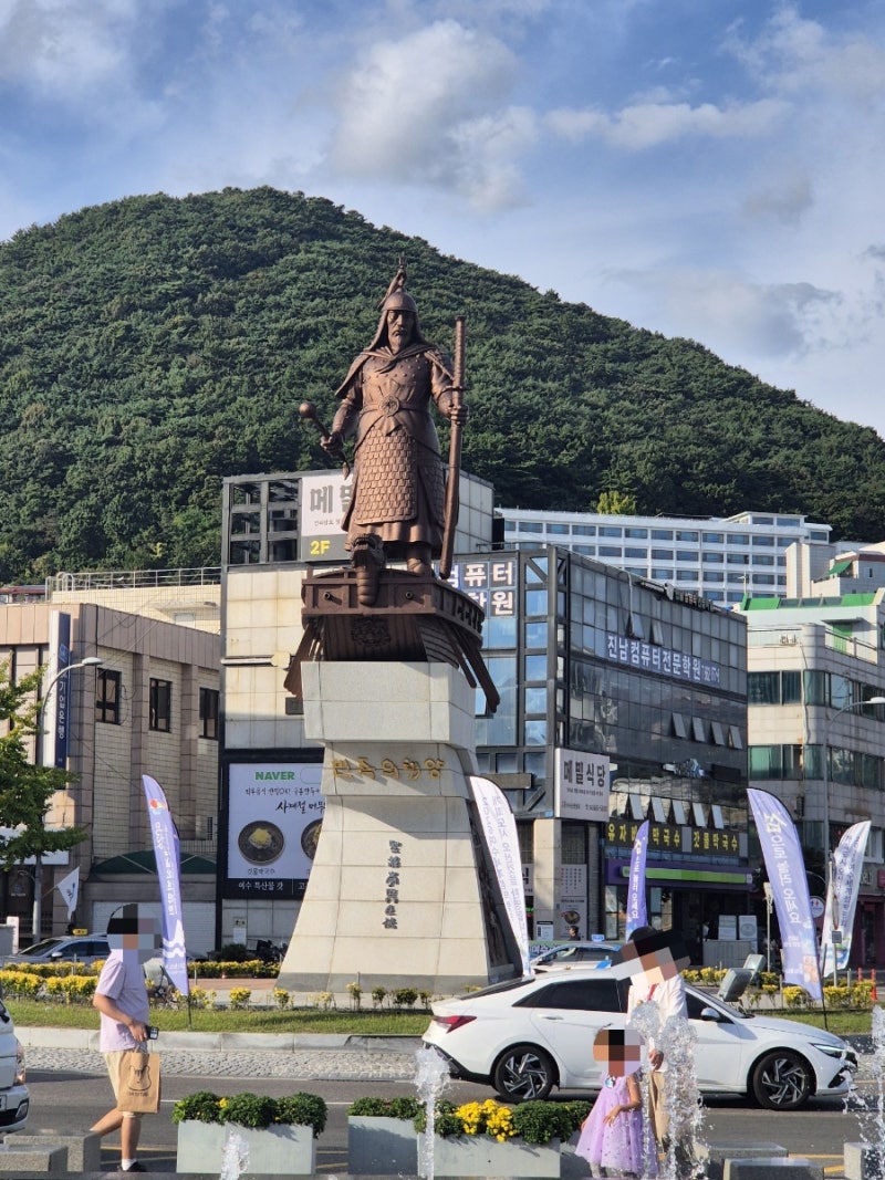 여수여행 1-2 | 이순신광장, 진남관 공영주차장 [갓버터도나스, 좌수영바게트, 구봉만두, 쓕] ....