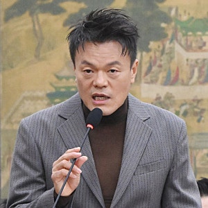 "이건 돈 법니다" 시스루 입고 국감에 선 박진영, 결국...