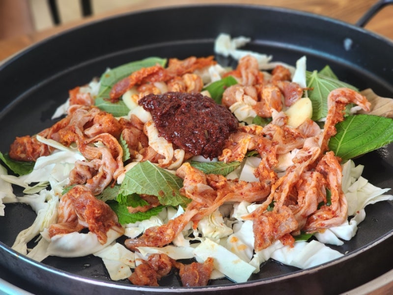 자라섬 맛집 추천 | 현지인이 인정하는 청운닭갈비막국수