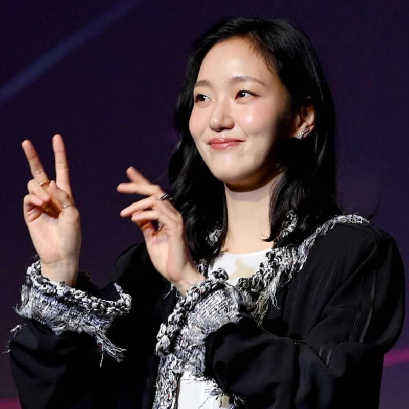 이걸 살리네.. 거적때기 같은 샤넬도 ‘찰떡’인 여배우