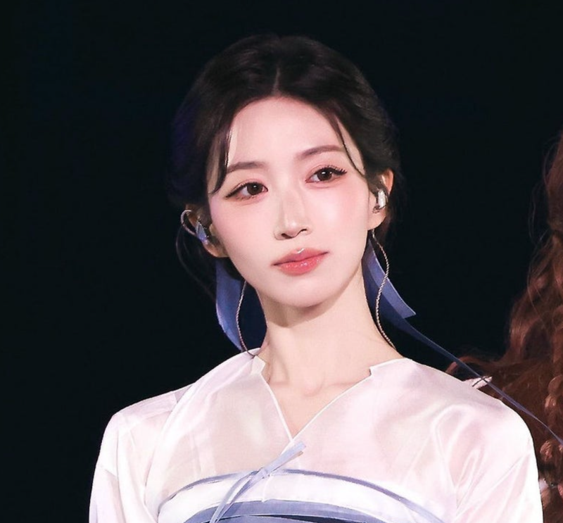 "이 얼굴을 며느리 프리패스라고 하는듯" 경복궁서 쪽진머리 한 엔믹스 해원 등장