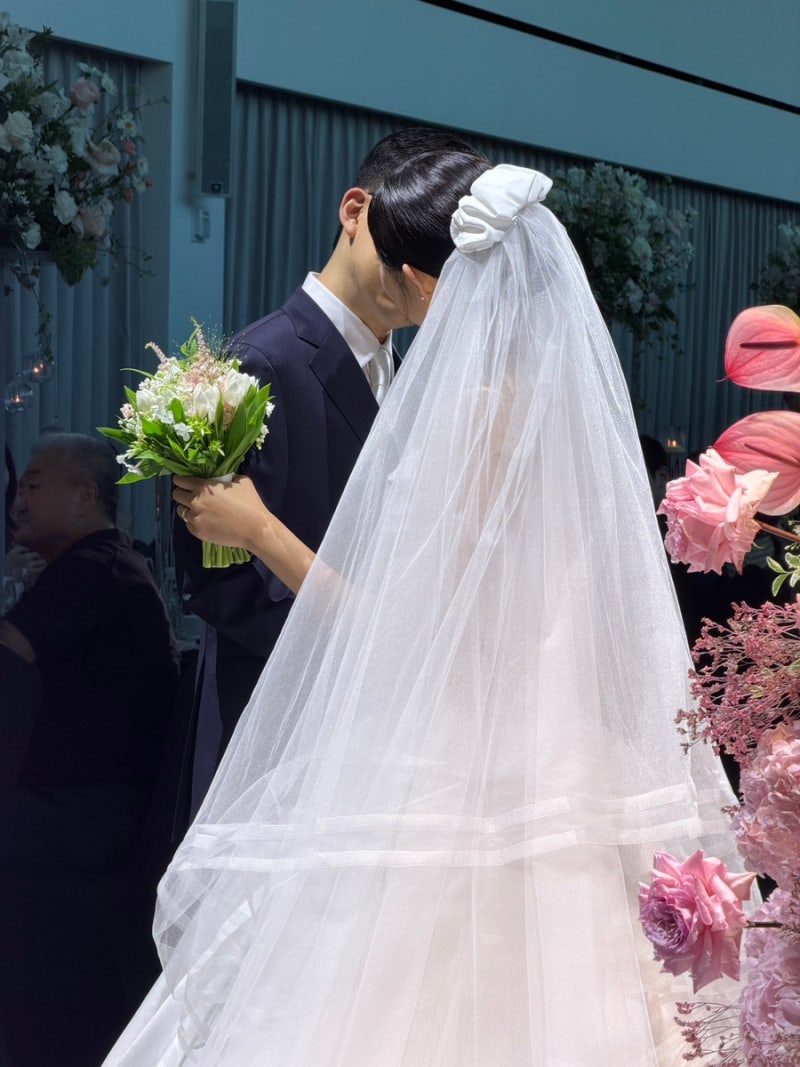 브라이드손윤희 본식 드레스 후기✨ 1, 2부 드레스부터 헬퍼 & 헤어장식