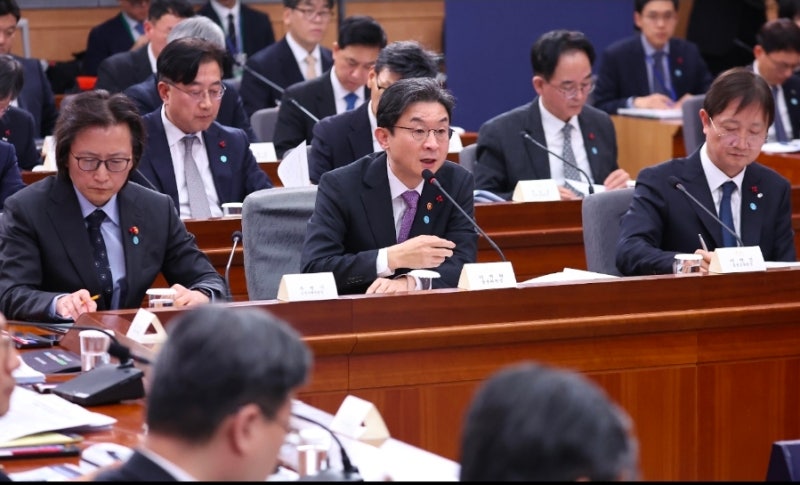 AI 해킹 7만 건 개인정보 유출, 금융위원장이 은행장들을 긴급 소집한 이유