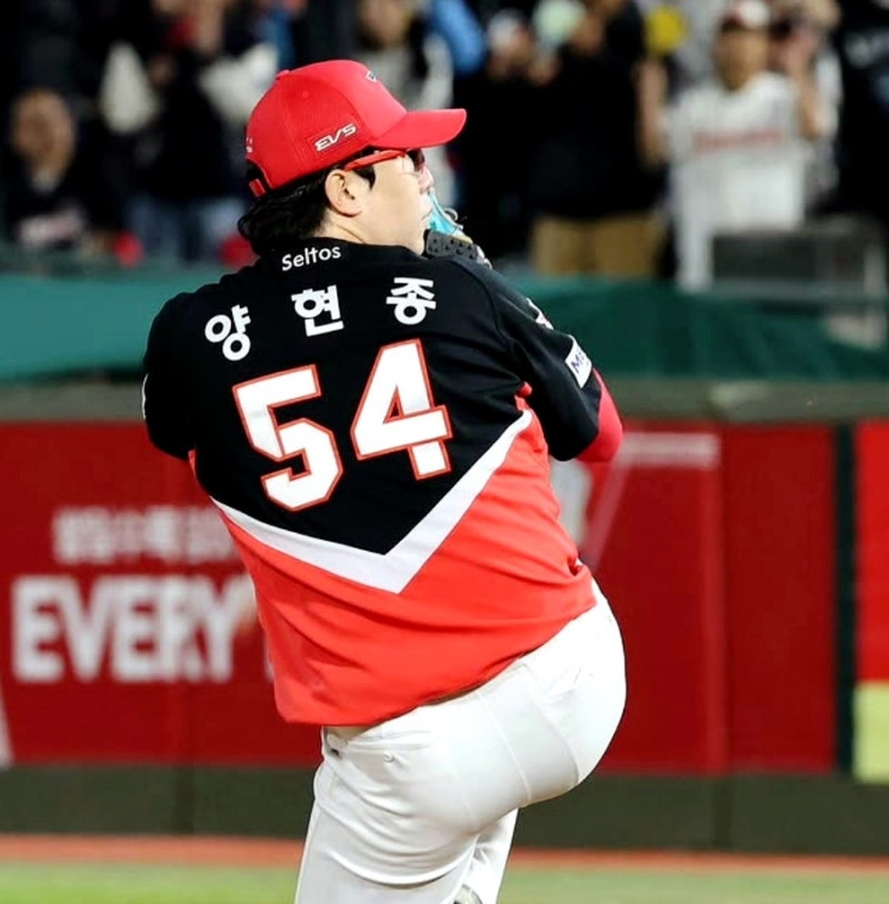 [KIA 타이거즈] 구속보다 무서운 '버티는 힘'… 양현종의 80구가 ... KIA 가을야구를 바꿨다