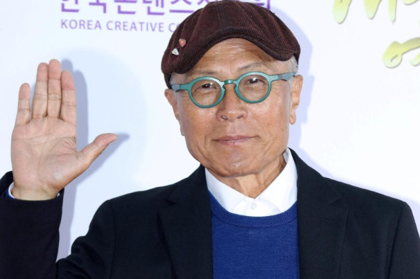 "아빠가 긴 여행을 떠났다"… 만화가 <b>허영만</b> '<b>가짜 부고</b>' 소동, 알고 ....