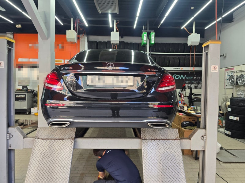 [벤츠 E300] 타이어 공기압 경고등 해결! TPMS 공기압 센서 신품 교체 작업 후기