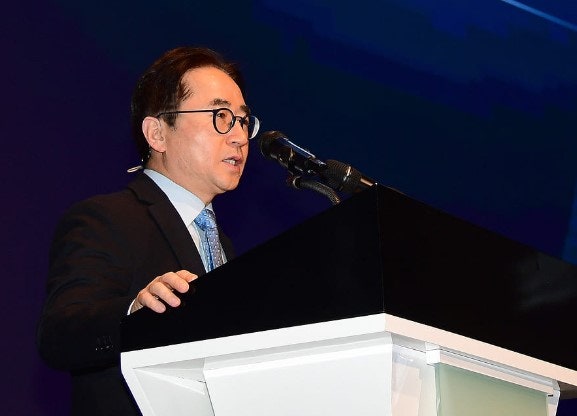 삼성전기 목표가를 100만원이나 또 올렸는데 160만원대에서 흔들리는 이유가 뭘까요? 영업이....