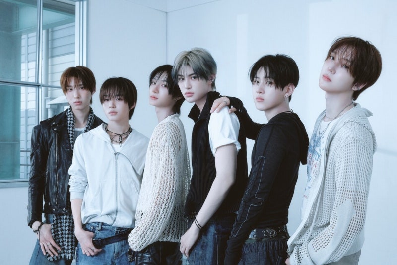 "첫 더블 타이틀곡으로 돌아온 킥플립"… JYP 7인조 보이그룹 미니 5집 'KICK OFF THE WALL Pt. 1' 발....
