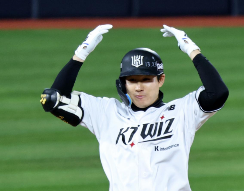 "204안타로 KBO 역사를 새로 쓴 최원준, 그런데 MVP 후보로 자신이 아닌 레이예스를 추천했다" 48....