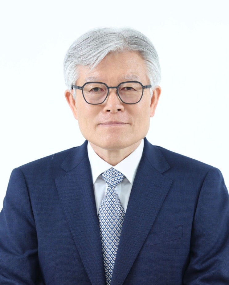 최동석 인사혁신처장, 풀메이크업·뾰족구두 발언에 국감 술렁…알....