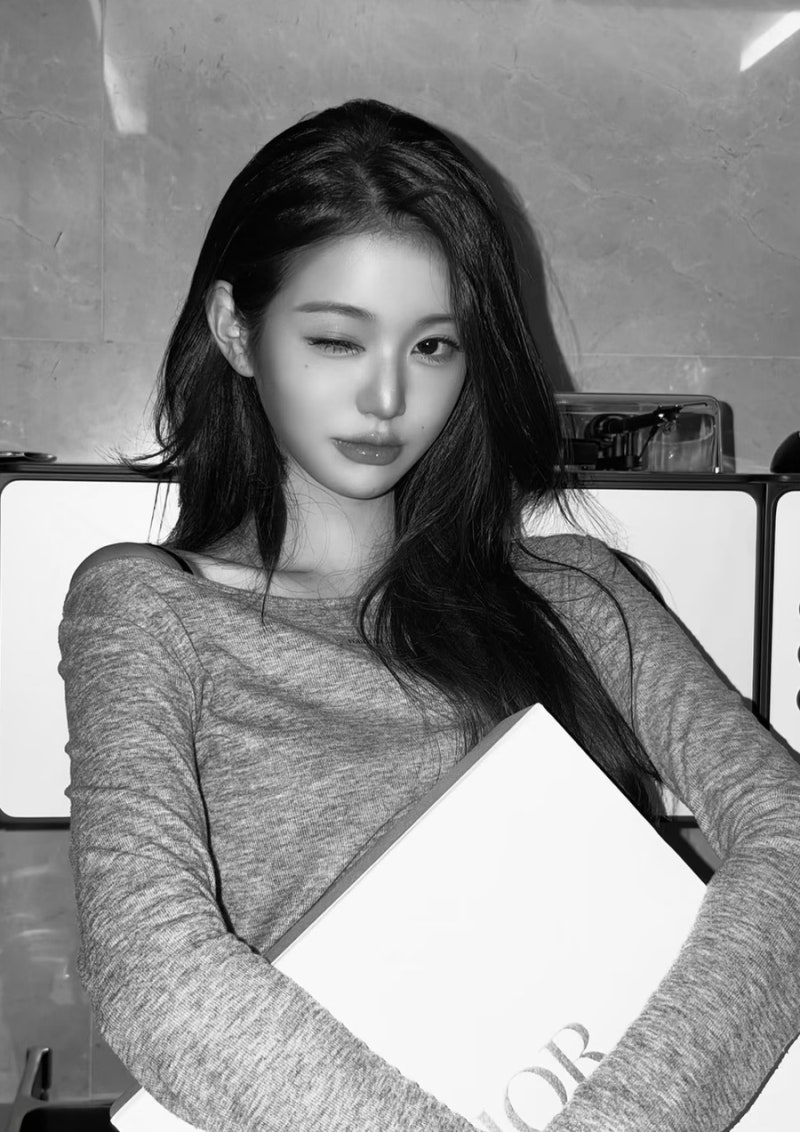 장원영 집 공개했는데…3000만원 스피커보다 더 눈에 띈 ‘이 가방’