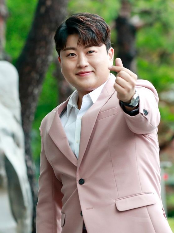 테너 김호중과 아리스 노숙인 시설에 기부(알고 보니 2년째 몰래 이어진 선행)