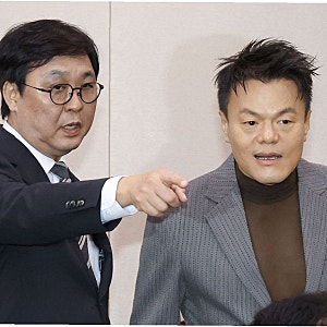 국감장 '시스루' 논란, 박진영 파격 패션에 엇갈린 시선