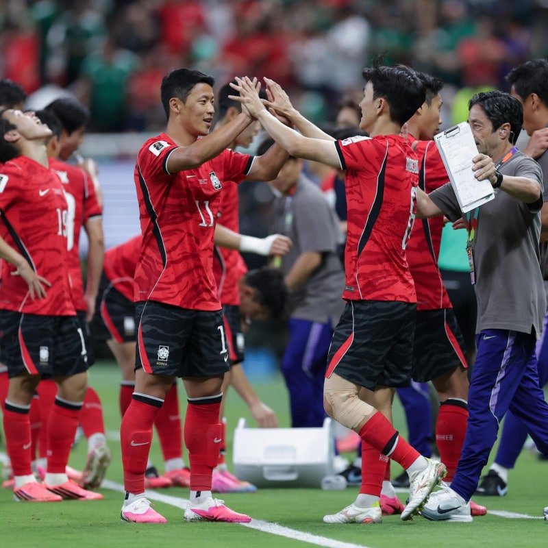 김민재 황희찬 황인범 텅 빈 그라운드 포옹 뒤.. 한국 축구 96라인 갈등 소동 커지는 이유
