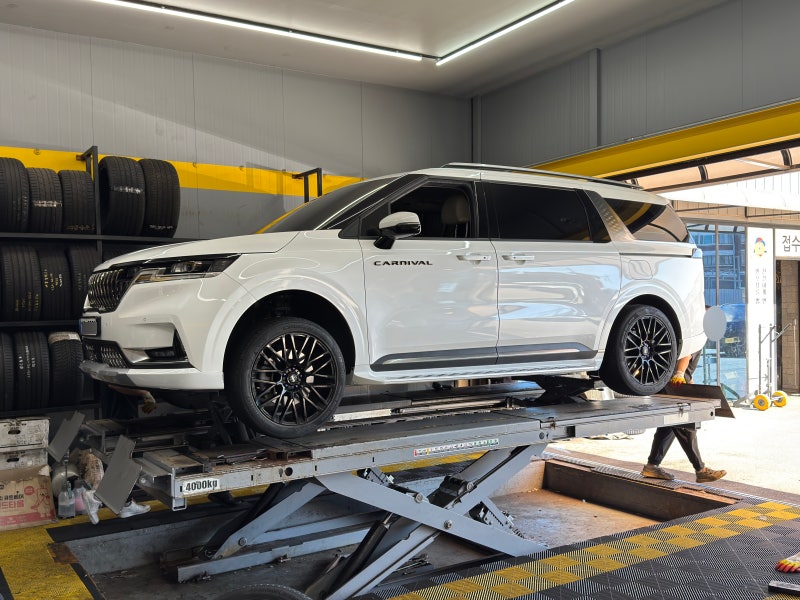 카니발 255/45R20 콘티넨탈 올시즌콘택트2 교체 | 쌀쌀해진 가을, 올웨더 타이어로 미리 준비