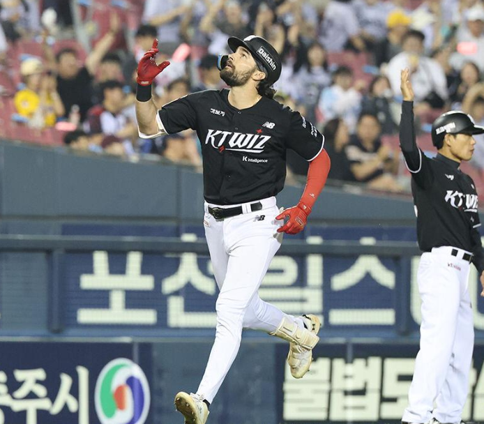 "고의4구가 불붙였다" KT 힐리어드, 김도영 1개 차인데도 삼성에 걸러진 이유는? 다음 타석 만....