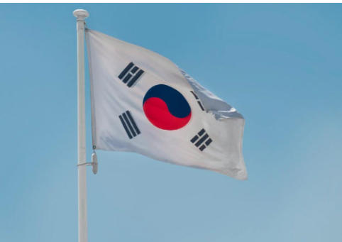 김규리가 한글날 아침 태극기를 거꾸로 걸었다고? 진실은 따로 있다는데...