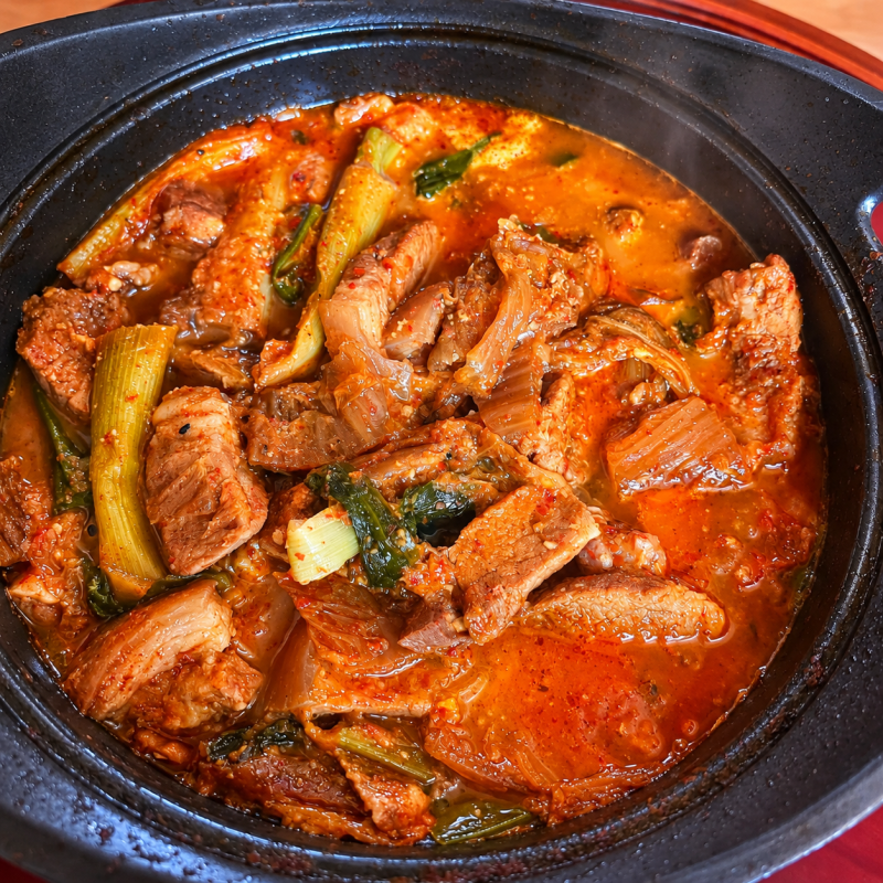 류수영 김치찜 황금레시피｜돼지고기 앞다리살로 만든 푸짐한 묵은지 김치찜