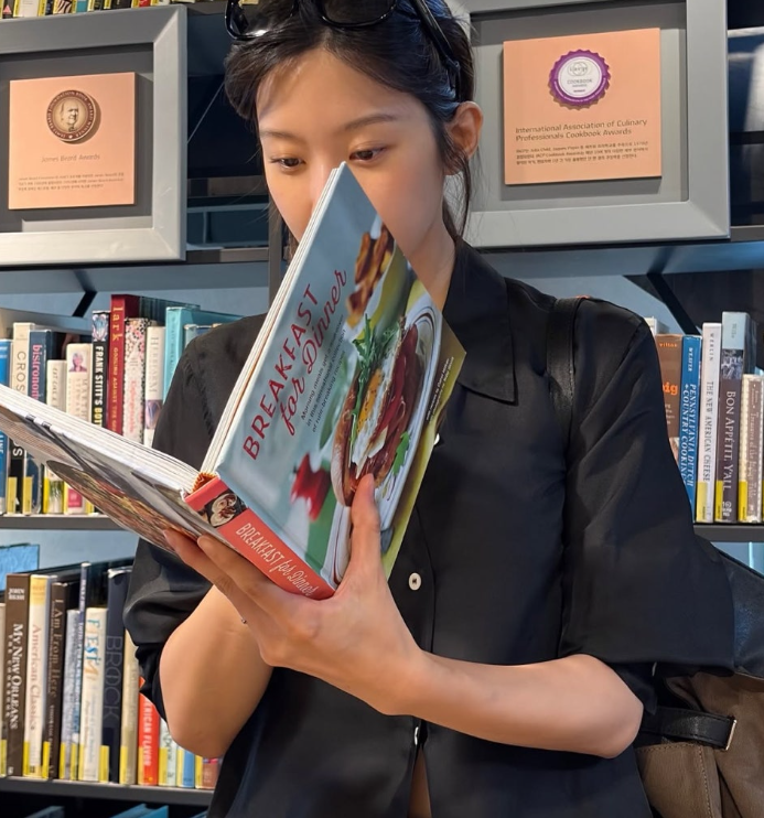 “에르메스 백인 줄” 문가영 사복 패션 속 20만원대 스웨이드 빅백 브랜드 정보