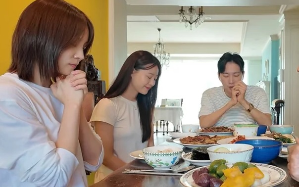 박위 <b>송지은</b> <b>윤소희</b> 영상에 하다하다 "기괴하다"소리까지 나온 이유