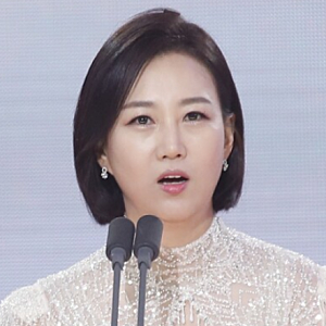 장윤정 나이 프로필, 남편 도경완 120억 펜트하우스 집 공개, 아들 연우 딸 하영 친모 빚 절연 ....