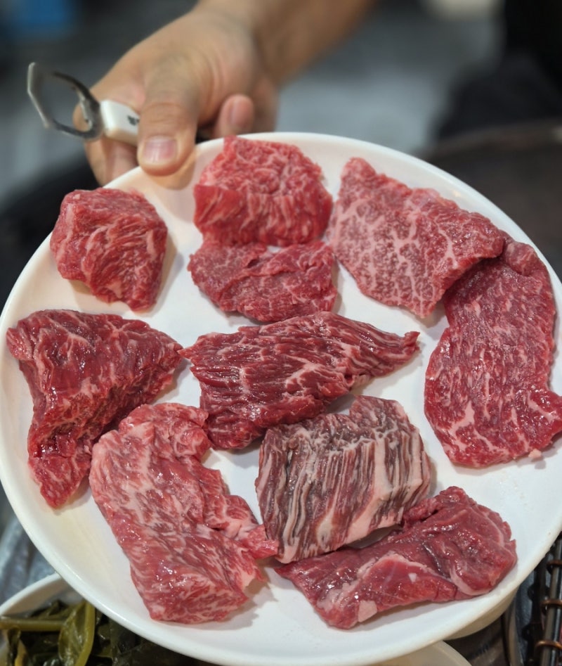 연신내 소고기 맛집 '태백산 생고기' 한우 특수부위 모듬에 두툼한 육회, 가성비 된장찌개까....