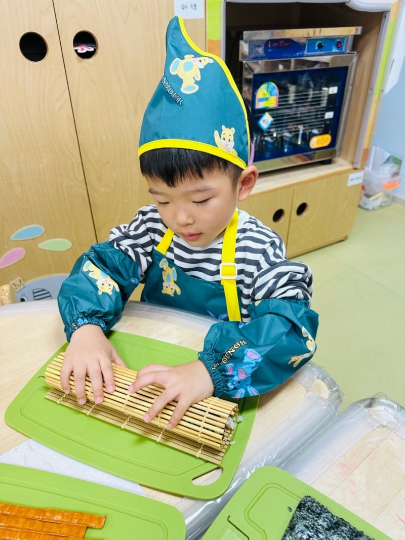 아이와 요리할 때 딱 좋은 오우아 스튜디오 어린이 앞치마 사용후기