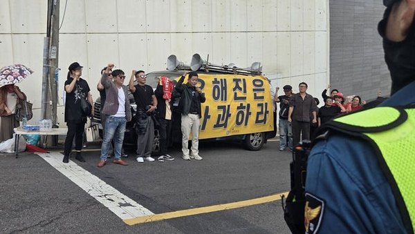 [궁금한이야기] 유해진 신변보호 스마트워치 "협박 엄정 조치" 영화....