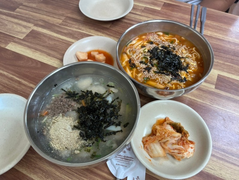 강릉중앙시장맛집 '여왕개미식당' | 쌀쌀한 날씨에 즐기는 따뜻한 장칼국수 후기