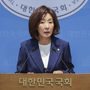 ◎ 나경원, 젤렌스키에 감사 서한…“무엇을 감사해?”
