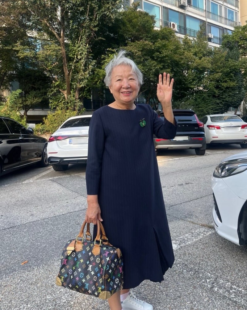 59세 김희애 옆에 선 여성 깜짝 정체, 86세 어머니라더니 '주름 논란' 잠재운 우아함의 비밀 봤....
