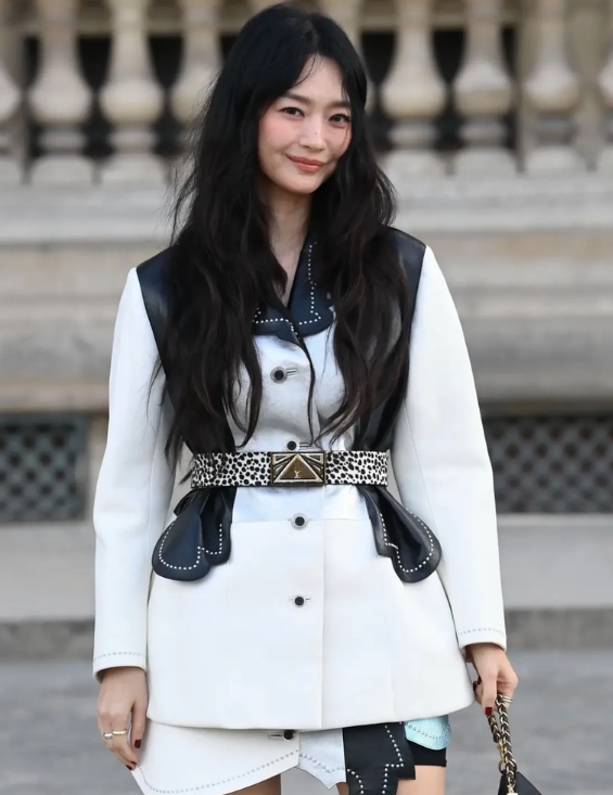 신민아 파리 패션, 루이비통 쇼에서 재혼황후 그 자체였던 이유