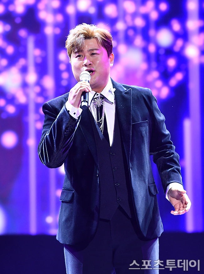 "현장에 필요한 것이 무엇인지"… 김호중·아리스, 노숙인 시설에 2천만원 상당 깜짝 기부