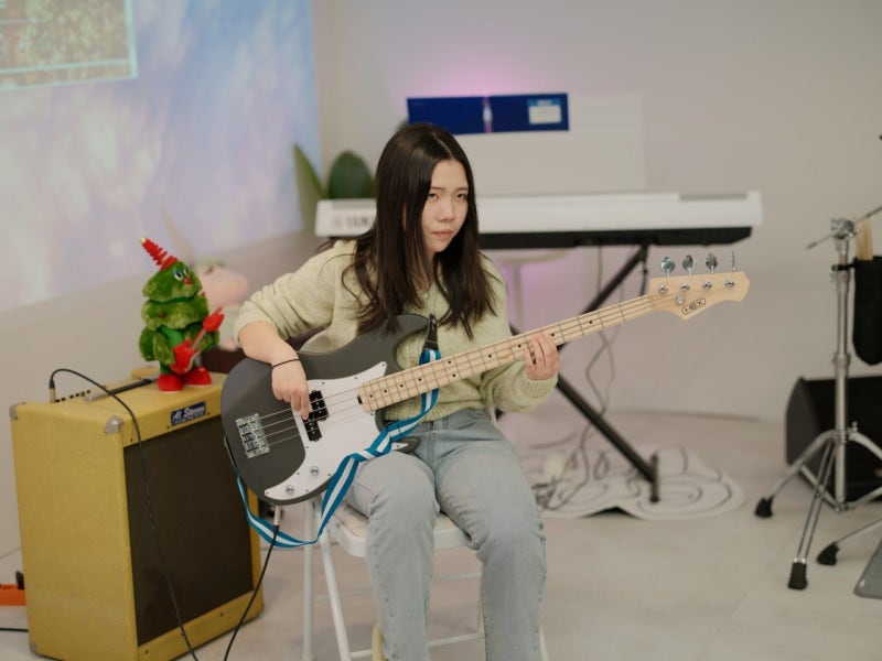 오늘은뮤직 안산점 베이스 레슨실에 놓인 베이스기타