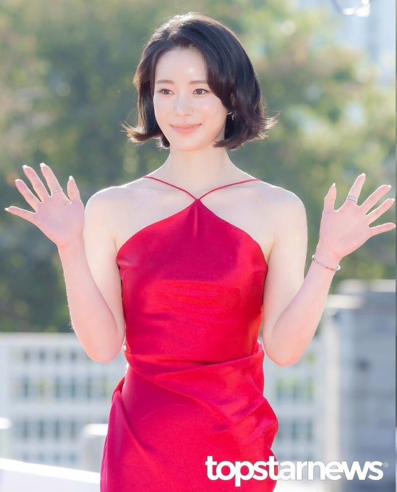 서울드라마어워즈 레드카펫, 드레스 하나로 시선강탈한 임지연