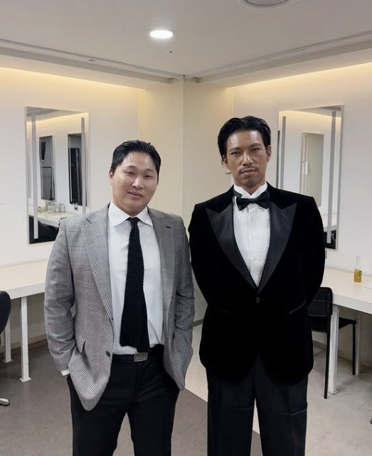스윙스 “김민 선배님 초 잘생기시고 멋지심”…턱시도 투샷