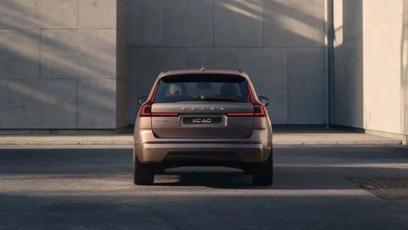 2028 볼보 XC60, 기름 넣는 전기차가 되어버린 이유