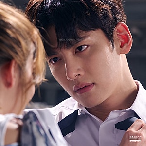 첫 로코 도전에 시청률 10%대, 키스신으로 난리 났던 지창욱의 SBS 드라마