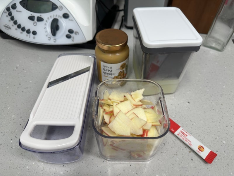 사과 그릭요거트 아침 식단｜다이소 유청 분리기부터 무가당 땅콩버터까지