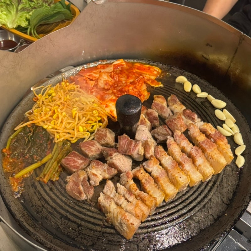 사직구장맛집 구워주는 솥뚜껑 삼겹살 고기집 목구멍 사직점